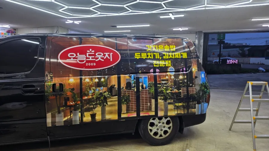 Hyundai Starexのカーラッピング事例|費用目安・仕上がり 施工写真 3-3