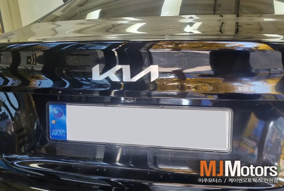 Kia K900 steering wheel - Kia K900 Steering Wheel Customization: Napa Leather Upgrade photo 7
