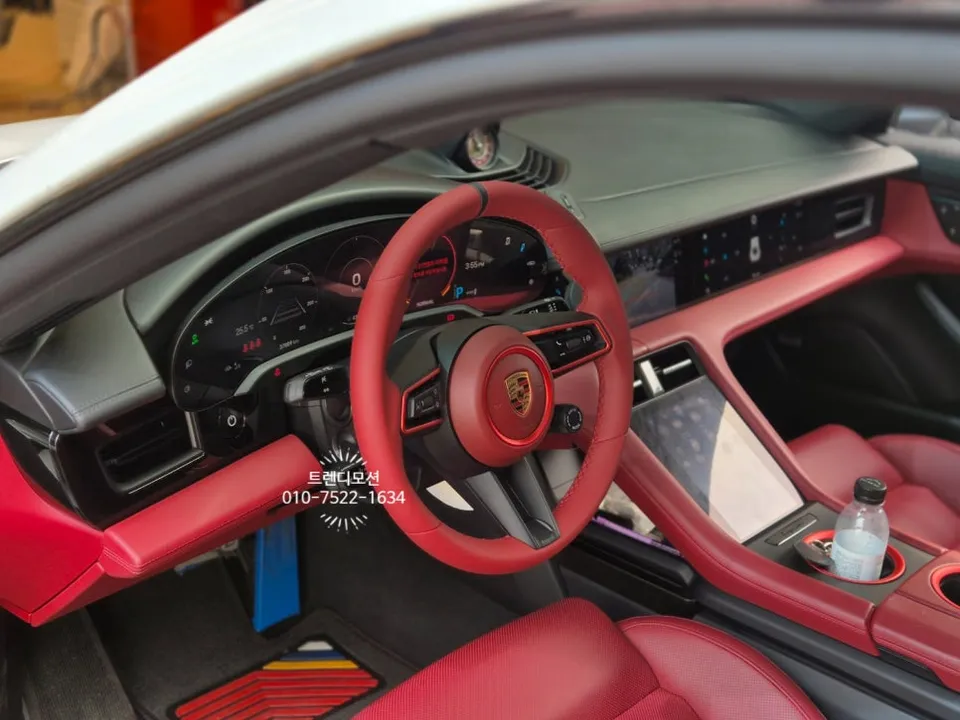 Porsche Taycan steering wheel - Porsche Taycan Steering Wheel Customization Review photo 3