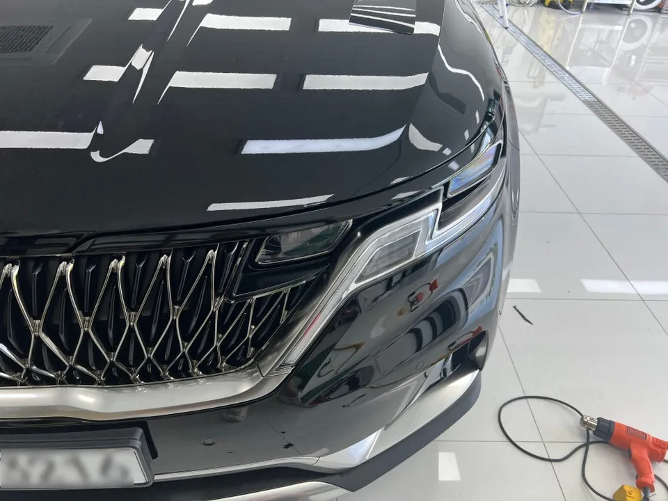 Kia Carnival KA4のカーラッピング事例 施工写真 2-2