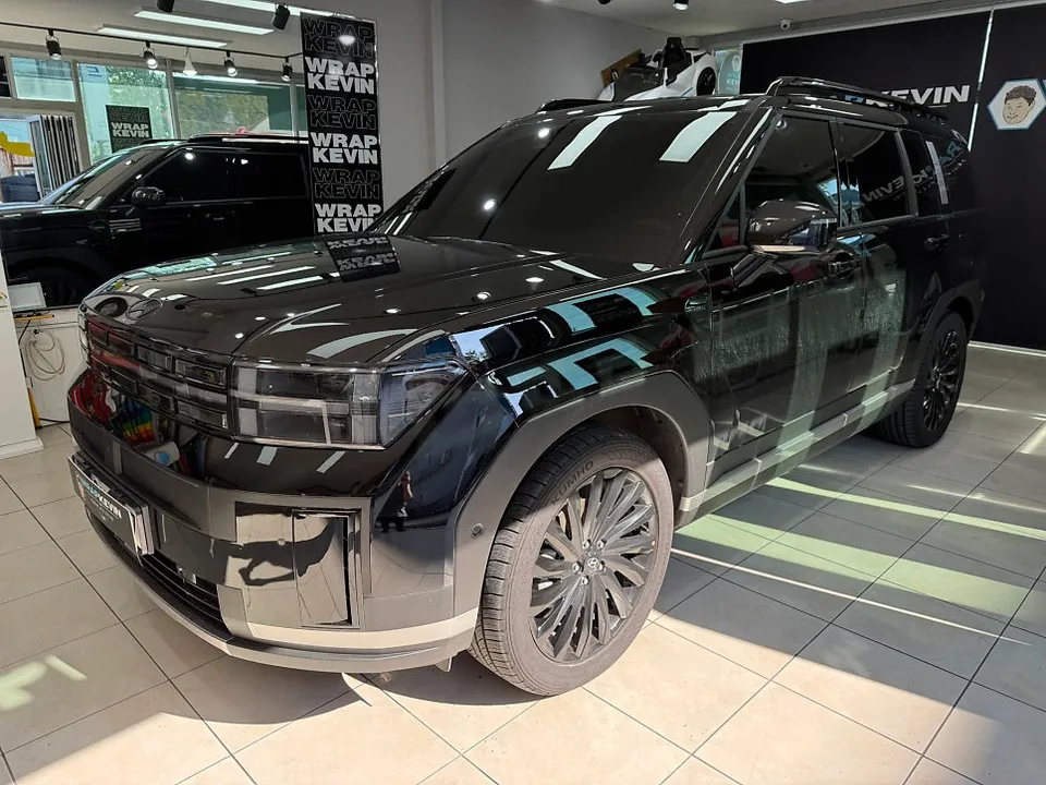 Hyundai Santa Fe MX5 Vinyl Wrap Review: Black Ink Transformation photo 10
