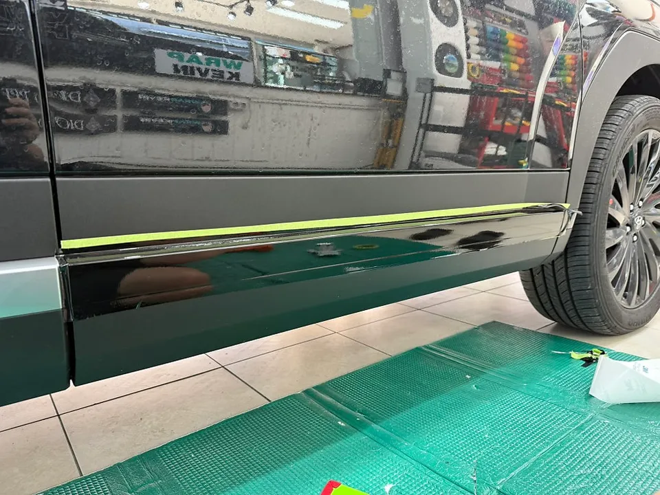 Hyundai Santa Fe MX5 Vinyl Wrap Review: Black Ink Transformation photo 11
