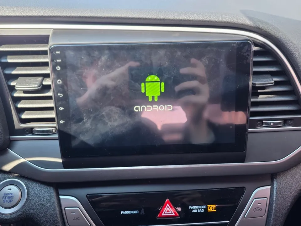 Hyundai ElantraのAndroid Auto・CarPlay取付事例 施工写真 3-1