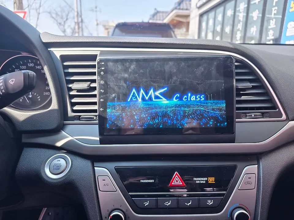 Hyundai ElantraのAndroid Auto・CarPlay取付事例 施工写真 4-1