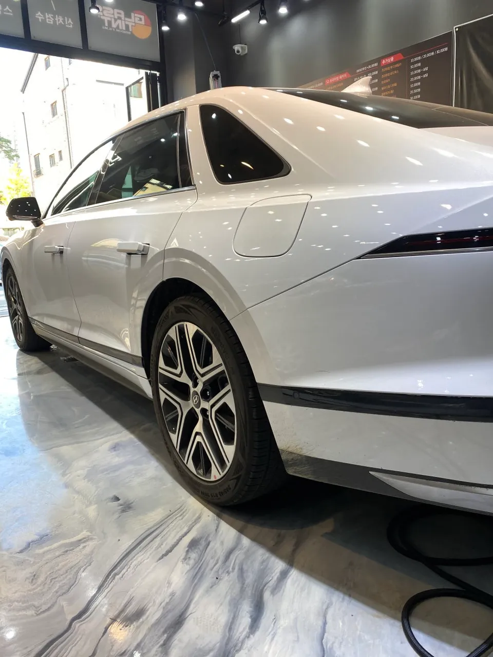 Hyundai Grandeur GN7のガラスコーティング事例|費用目安・仕上がり 施工写真 1-1
