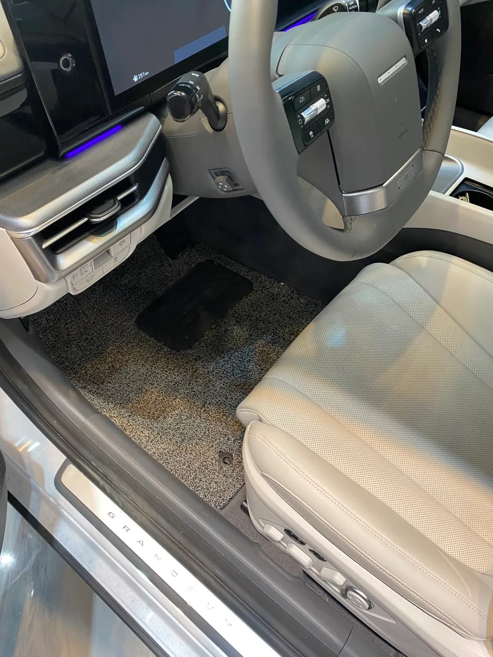 Hyundai Grandeur GN7のガラスコーティング事例|費用目安・仕上がり 施工写真 1-3