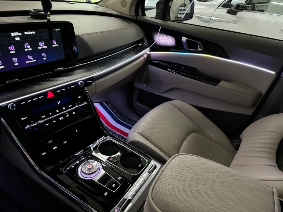 Kia Carnival KA4 ambient lighting - Kia Carnival KA4 Ambient Lighting Review: Cost & Results photo 4