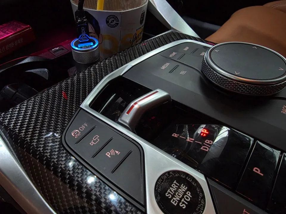 BMW i4 G26 steering wheel - BMW i4 Steering Wheel Customization Review — Enhanced Interior photo 3