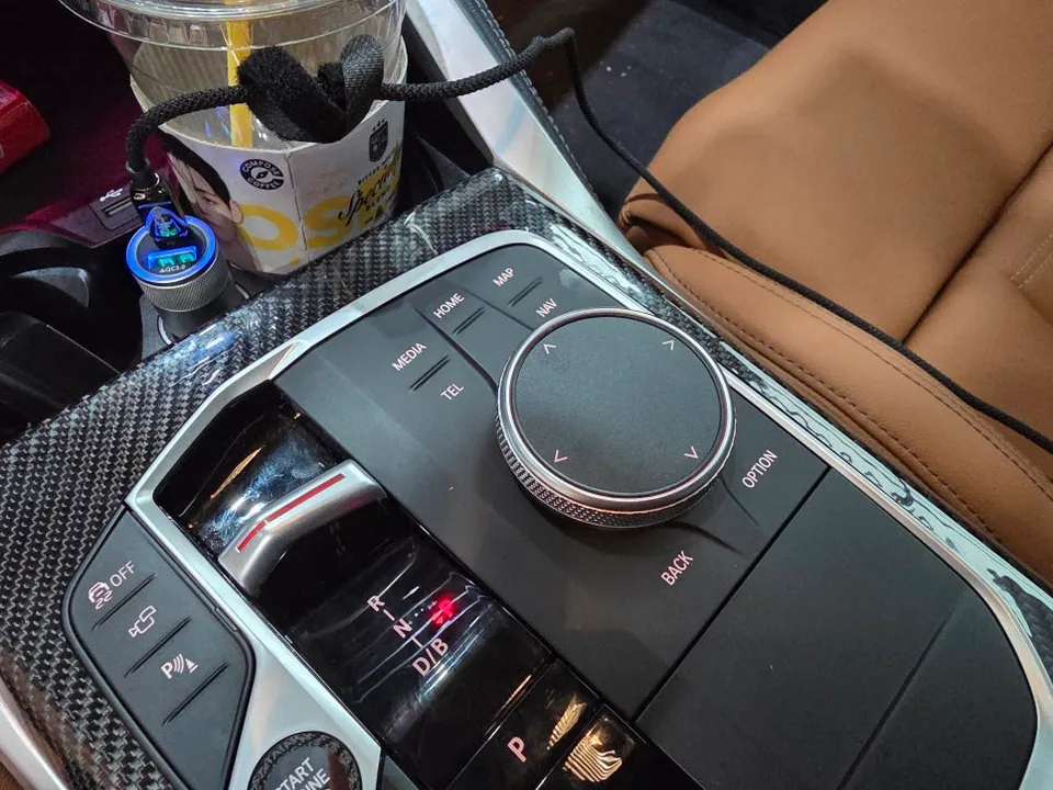 BMW i4 G26 steering wheel - BMW i4 Steering Wheel Customization Review — Enhanced Interior photo 4