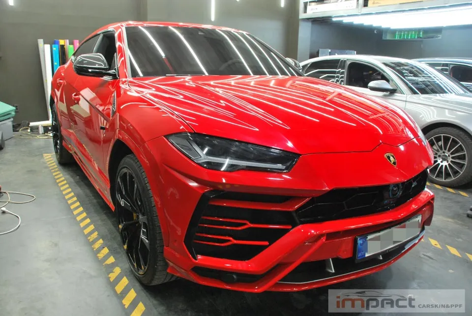 Lamborghini Urusのカーラッピング事例|リザードグリーン 施工写真 1-1
