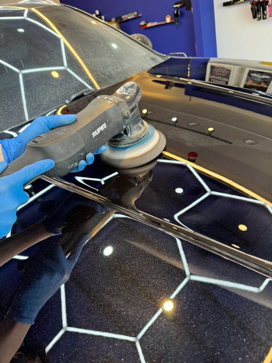 Genesis GV80のガラスコーティング事例 施工写真 3-2