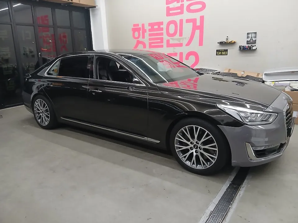 Genesis EQ900のカーラッピング事例|費用目安・仕上がり 施工写真 3-2
