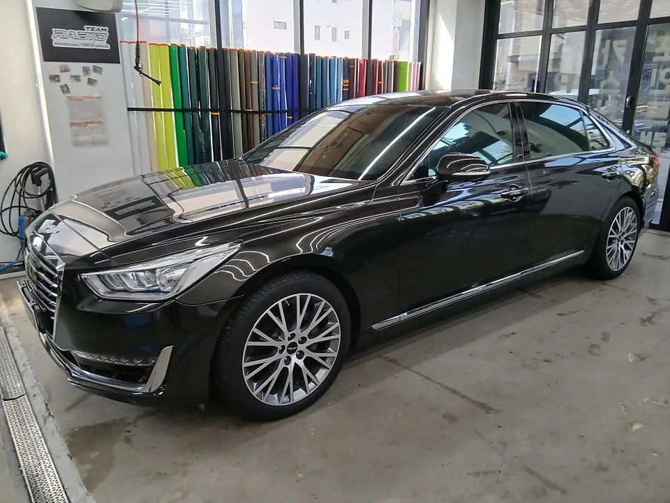 Genesis EQ900のカーラッピング事例|費用目安・仕上がり 施工写真 2-3