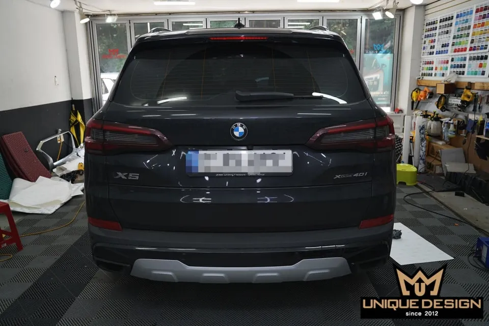 BMW X5のカーラッピング事例:クロームパーツのブラックアウト 施工写真 4-1