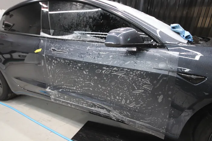 Tesla Model 3の無光PPF施工事例｜高級感ある仕上がり 施工写真 2-1