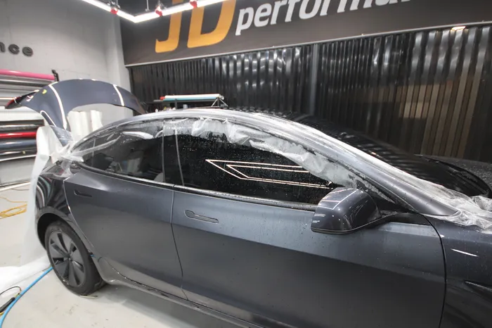 Tesla Model 3の無光PPF施工事例｜高級感ある仕上がり 施工写真 3-1