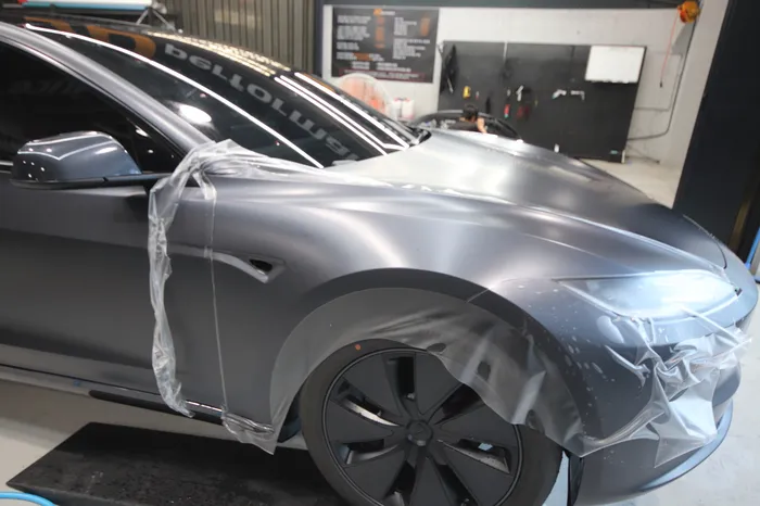 Tesla Model 3の無光PPF施工事例｜高級感ある仕上がり 施工写真 1-2
