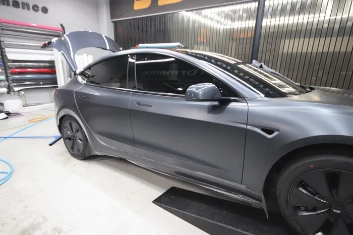 Tesla Model 3の無光PPF施工事例｜高級感ある仕上がり 施工写真 2-2