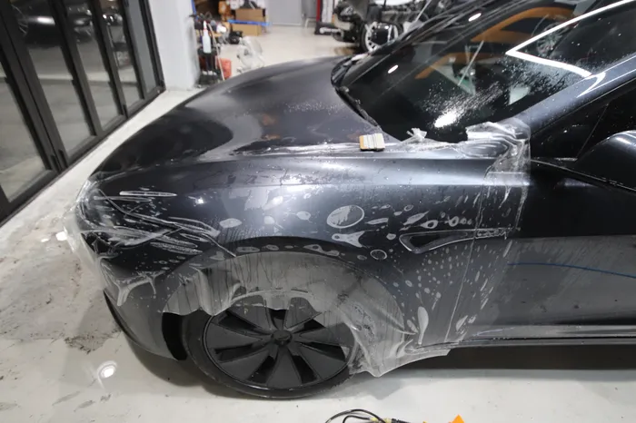 Tesla Model 3の無光PPF施工事例｜高級感ある仕上がり 施工写真 2-3