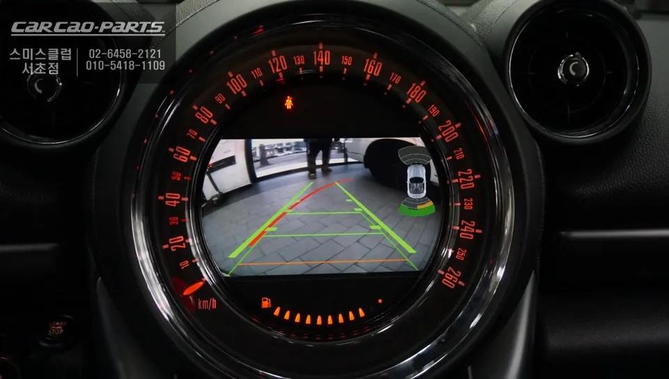 MINI CountrymanのAndroid Auto・CarPlay取付事例 施工写真 1-3