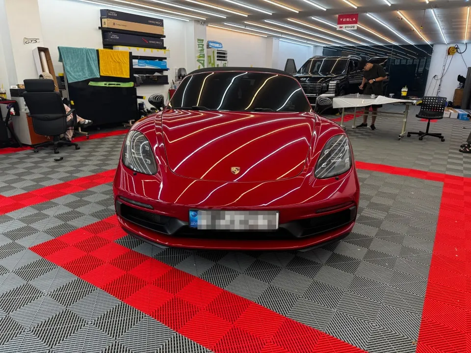 ポルシェ 718 ボクスター GTS カーラッピング事例|費用目安・仕上がり 施工写真 2-3