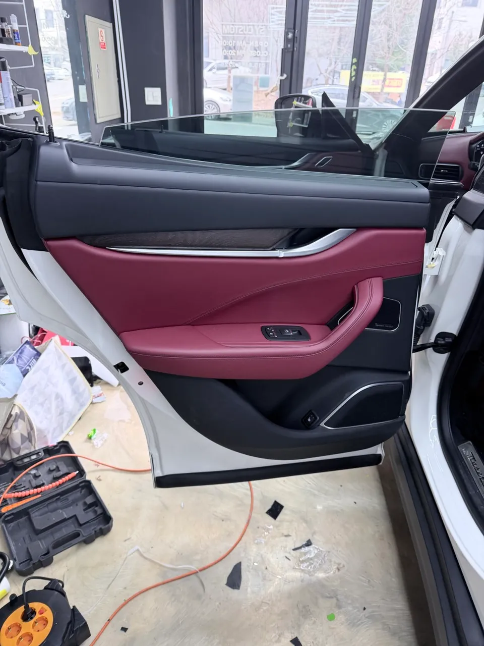 Maserati Levanteのガラスコーティング事例|費用目安・仕上がり 施工写真 1-2