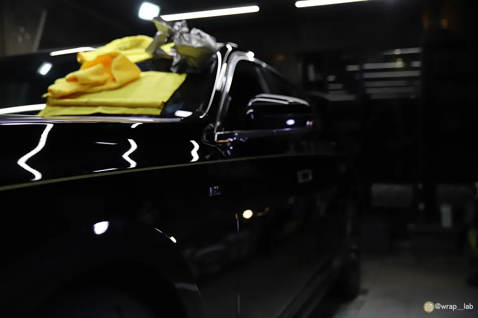 BMW 7 Series G11 vinyl wrap - BMW 7 Series G11 Vinyl Wrap Review — Duo-Tone Style photo 3