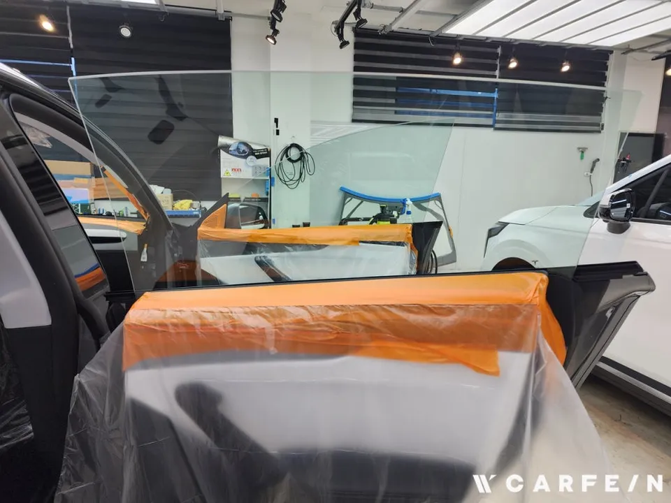 Tesla Model Yのカーフィルム施工事例 施工写真 2-2