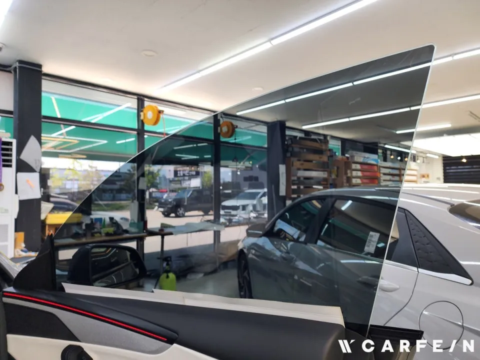 Tesla Model Yのカーフィルム施工事例 施工写真 1-3