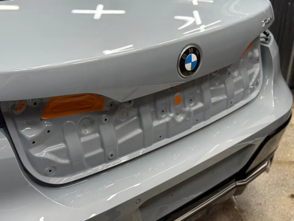 BMW 7 Seriesのカーラッピング事例｜費用目安・仕上がり 施工写真 1-2