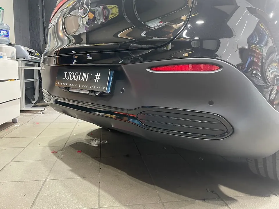 Mercedes-Benz EQEのカーラッピング事例|クローム除去で印象激変 施工写真 1-3