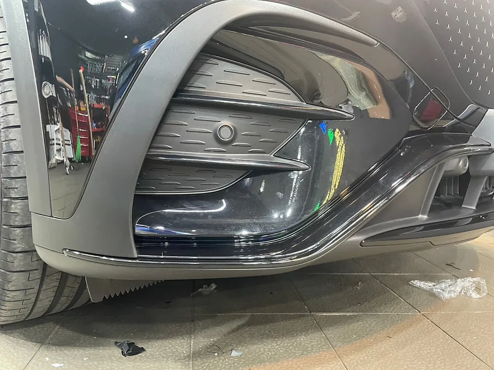 Mercedes-Benz EQEのカーラッピング事例|クローム除去で印象激変 施工写真 2-3