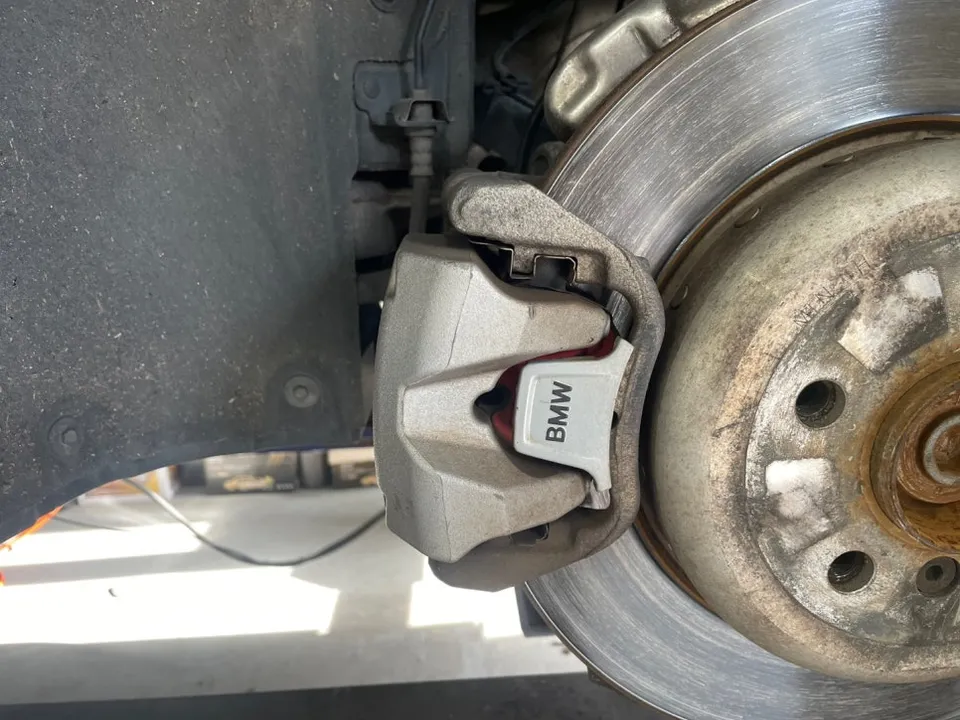 BMW 7 Series caliper painting - BMW 7 Series Caliper Painting Review: Stunning Blue Finish photo 4