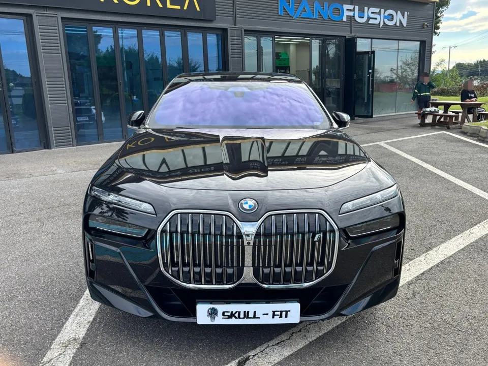 BMW i7 PPF施工事例｜傷から守るプロテクションフィルム 施工写真 3-1