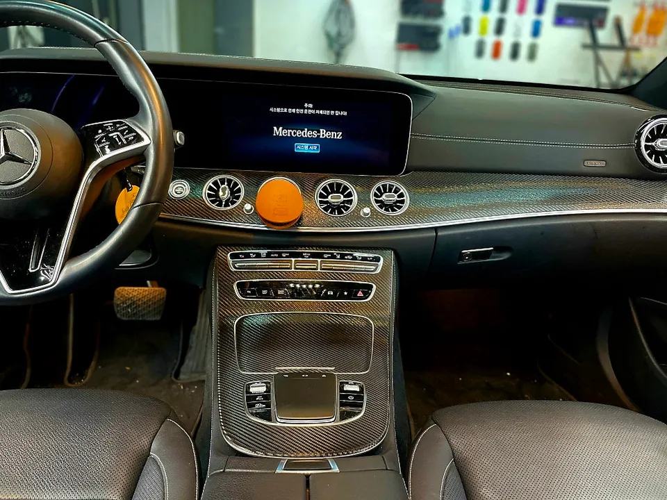 ベンツ W213 カーラッピング事例|費用目安と仕上がり 施工写真 1-3