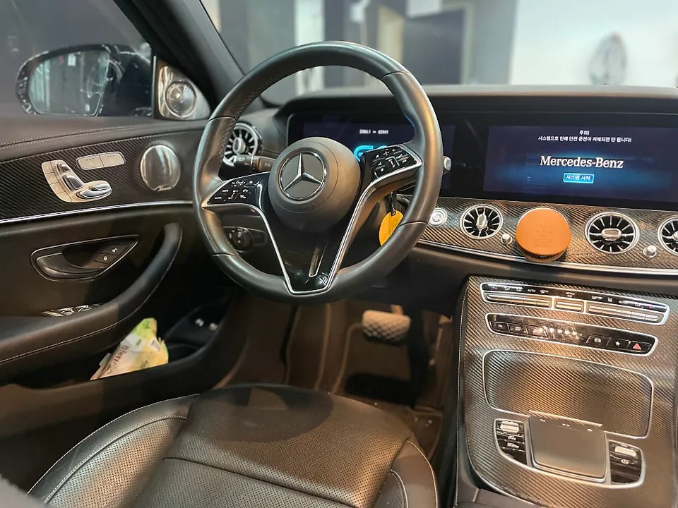 ベンツ W213 カーラッピング事例|費用目安と仕上がり 施工写真 2-3
