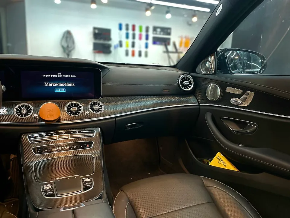 ベンツ W213 カーラッピング事例|費用目安と仕上がり 施工写真 3-3