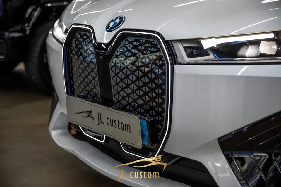 BMW iX ambient lighting - BMW iX Ambient Lighting Review — Enhanced Interior Mood photo 4