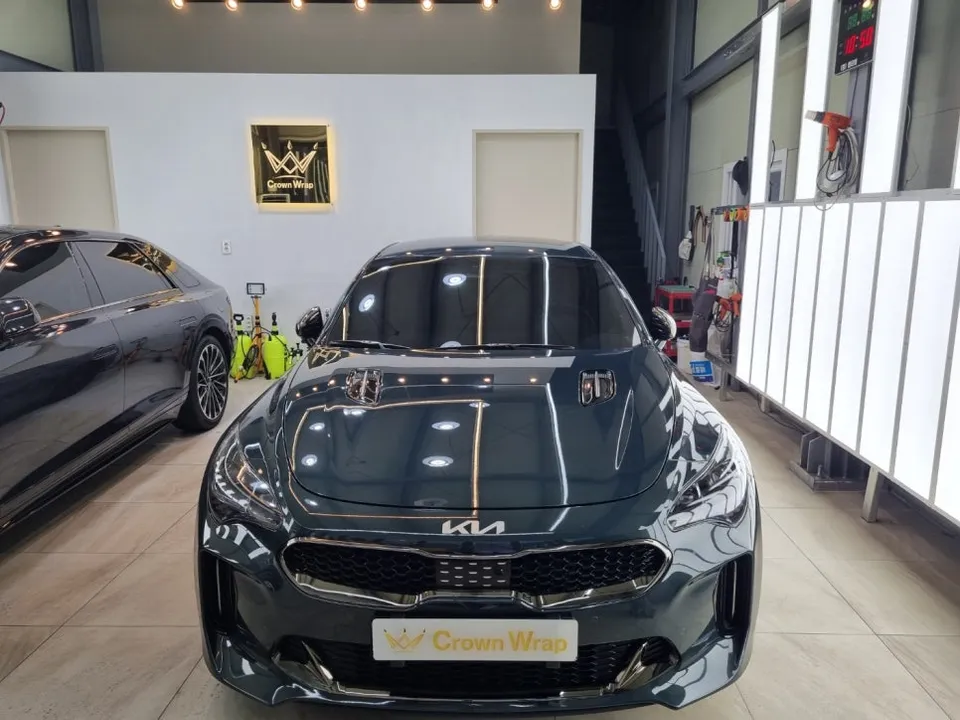 Kia Stingerのカーラッピング事例｜クローム除去でスポーティに 写真