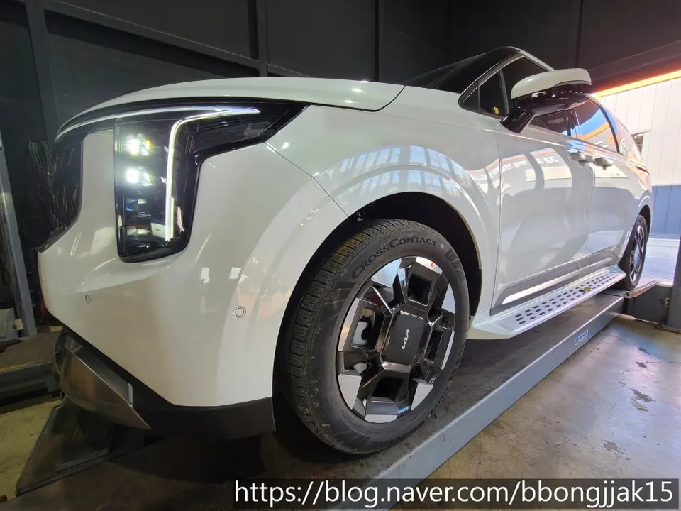 Kia Carnival KA4 body kit - Kia Carnival KA4 Body Kit Installation Review photo 5
