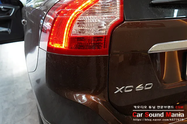 Volvo XC60のドライブレコーダー取付事例 施工写真 1-1