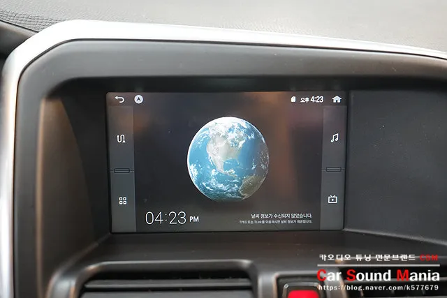 Volvo XC60のドライブレコーダー取付事例 施工写真 2-2