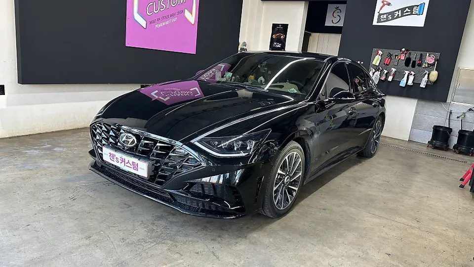 Hyundai Sonata DN8 vinyl wrap - Hyundai Sonata DN8 Vinyl Wrap Review: Chrome Delete Transformatio photo 3