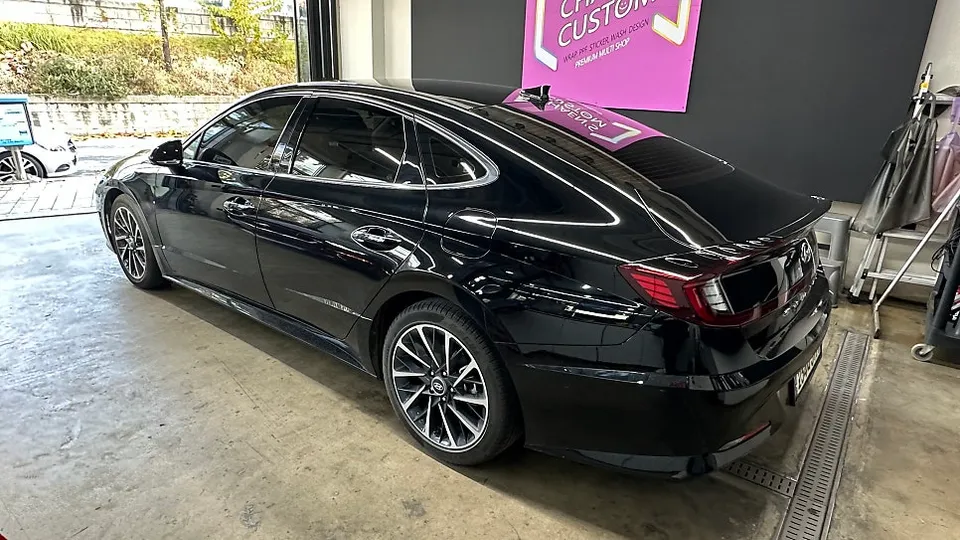 Hyundai Sonata DN8 vinyl wrap - Hyundai Sonata DN8 Vinyl Wrap Review: Chrome Delete Transformatio photo 4