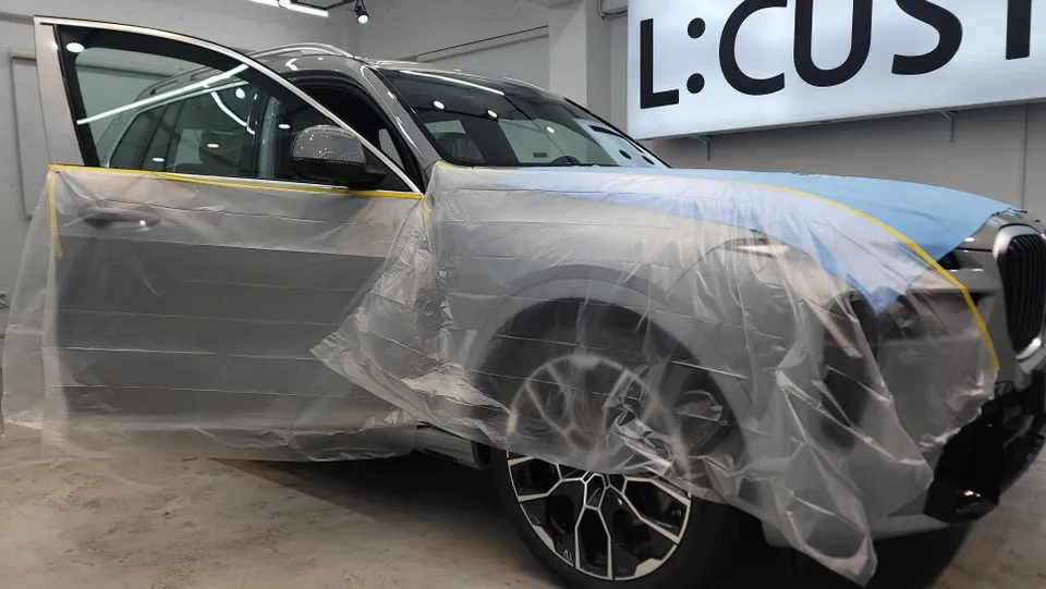 BMW X7 カーフィルム施工事例|高級SUVの断熱・紫外線対策 施工写真 3-1
