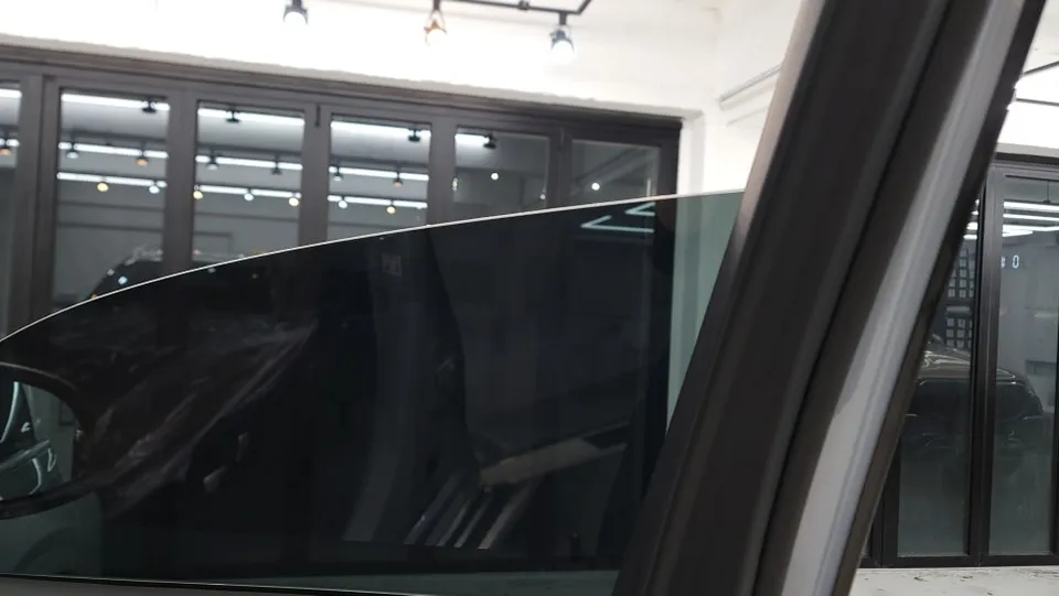 BMW X7 カーフィルム施工事例|高級SUVの断熱・紫外線対策 施工写真 2-2