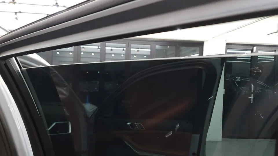 BMW X7 カーフィルム施工事例|高級SUVの断熱・紫外線対策 施工写真 3-2