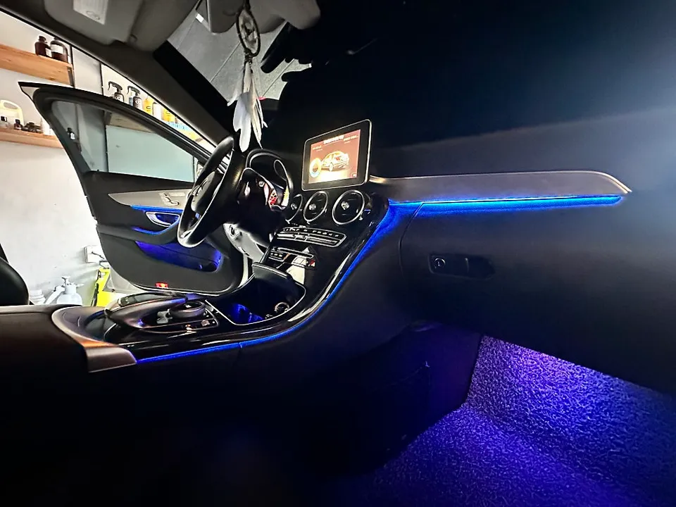 Mercedes-Benz C-Classのカーオーディオ施工事例 施工写真 1-2