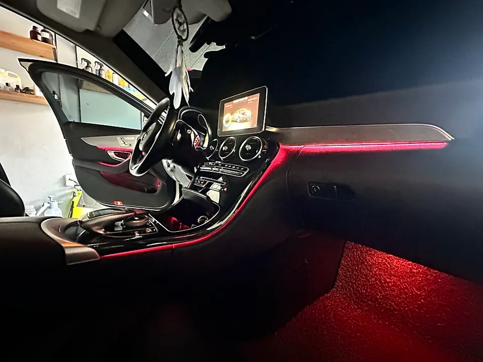 Mercedes-Benz C-Classのカーオーディオ施工事例 施工写真 3-2