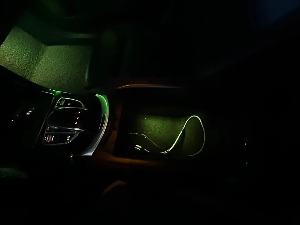 Mercedes-Benz C-Classのカーオーディオ施工事例 施工写真 1-3